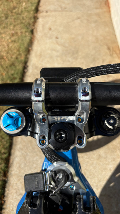 (PREORDER) Riot Direct Stem 31.8mm V2 (FREE TITANIUM STYLE BOLTS)