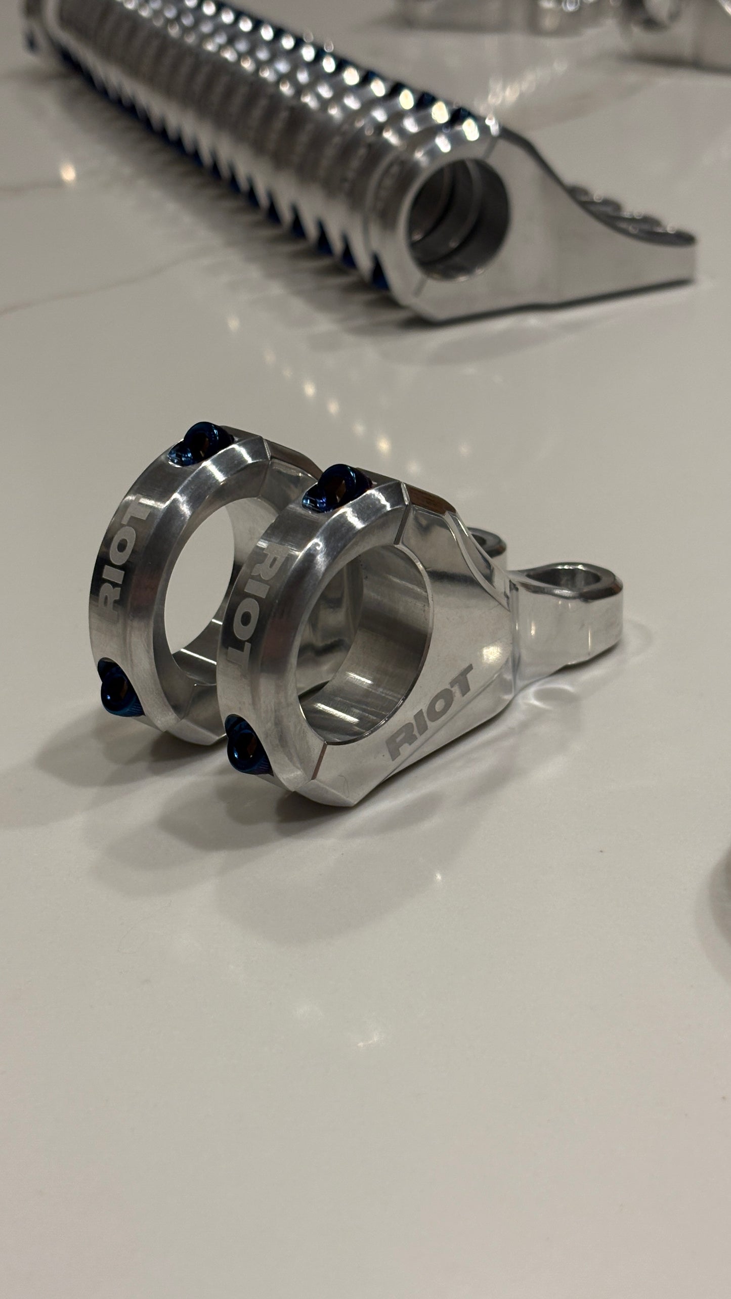 (PREORDER) Riot Direct Stem 31.8mm V2 (FREE TITANIUM STYLE BOLTS)