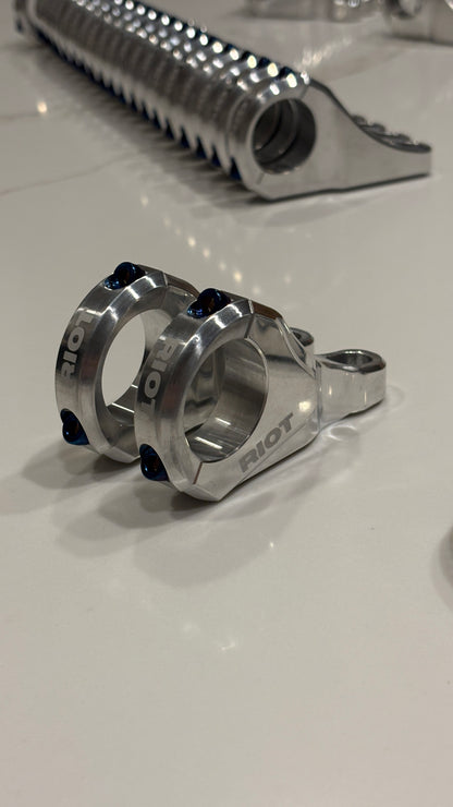 (PREORDER) Riot Direct Stem 31.8mm V2 (FREE TITANIUM STYLE BOLTS)