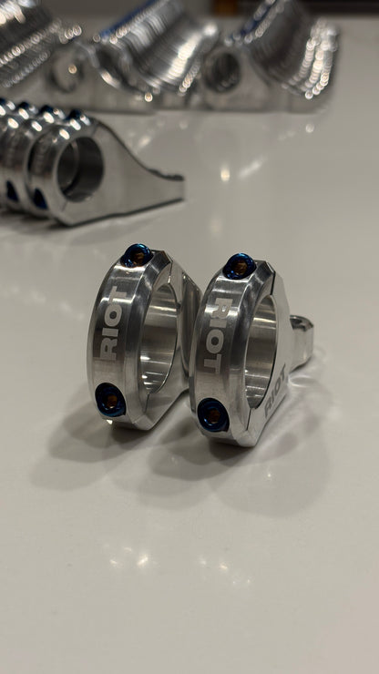 (PREORDER) Riot Direct Stem 31.8mm V2 (FREE TITANIUM STYLE BOLTS)