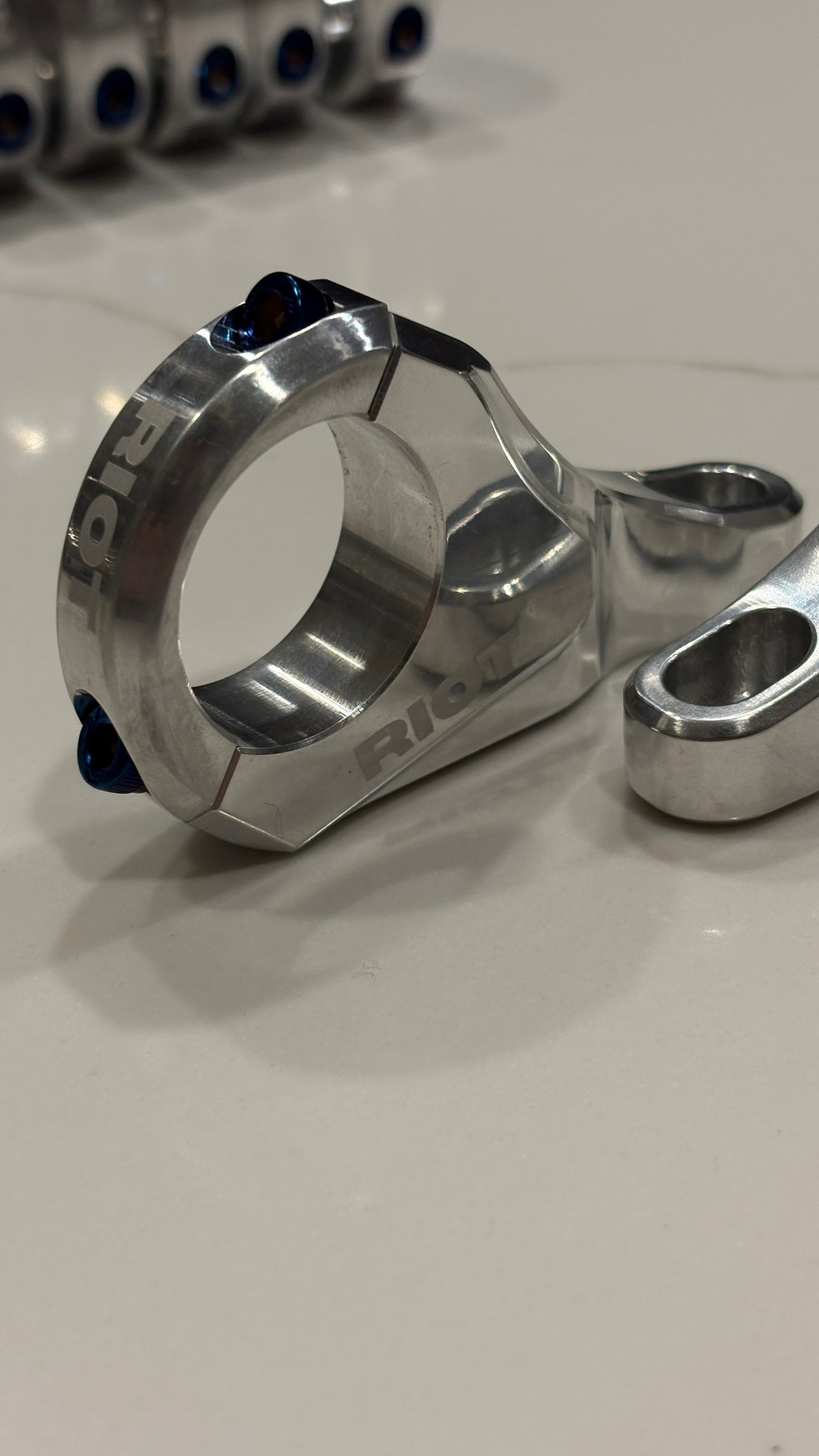 (PREORDER) Riot Direct Stem 31.8mm V2 (FREE TITANIUM STYLE BOLTS)