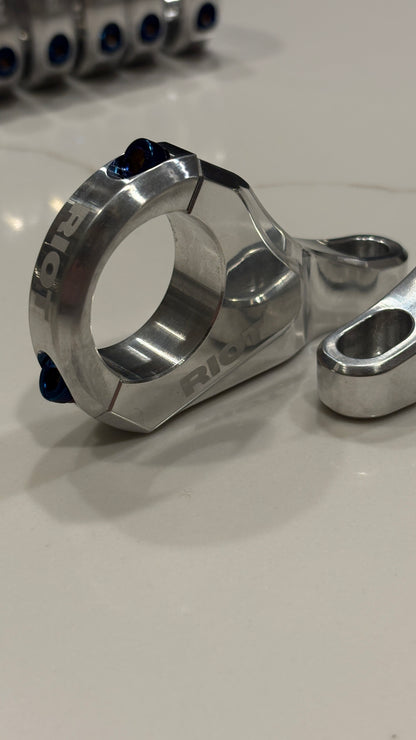 (PREORDER) Riot Direct Stem 31.8mm V2 (FREE TITANIUM STYLE BOLTS)