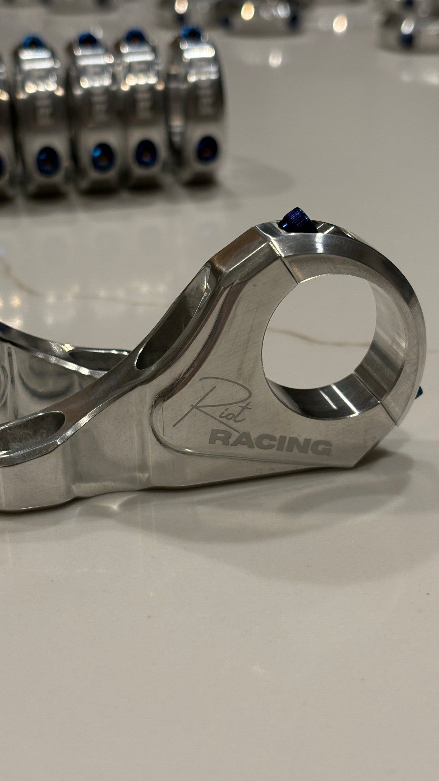 (PREORDER) Riot Direct Stem 31.8mm V2 (FREE TITANIUM STYLE BOLTS)