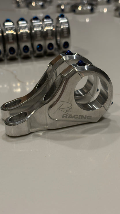 (PREORDER) Riot Direct Stem 31.8mm V2 (FREE TITANIUM STYLE BOLTS)